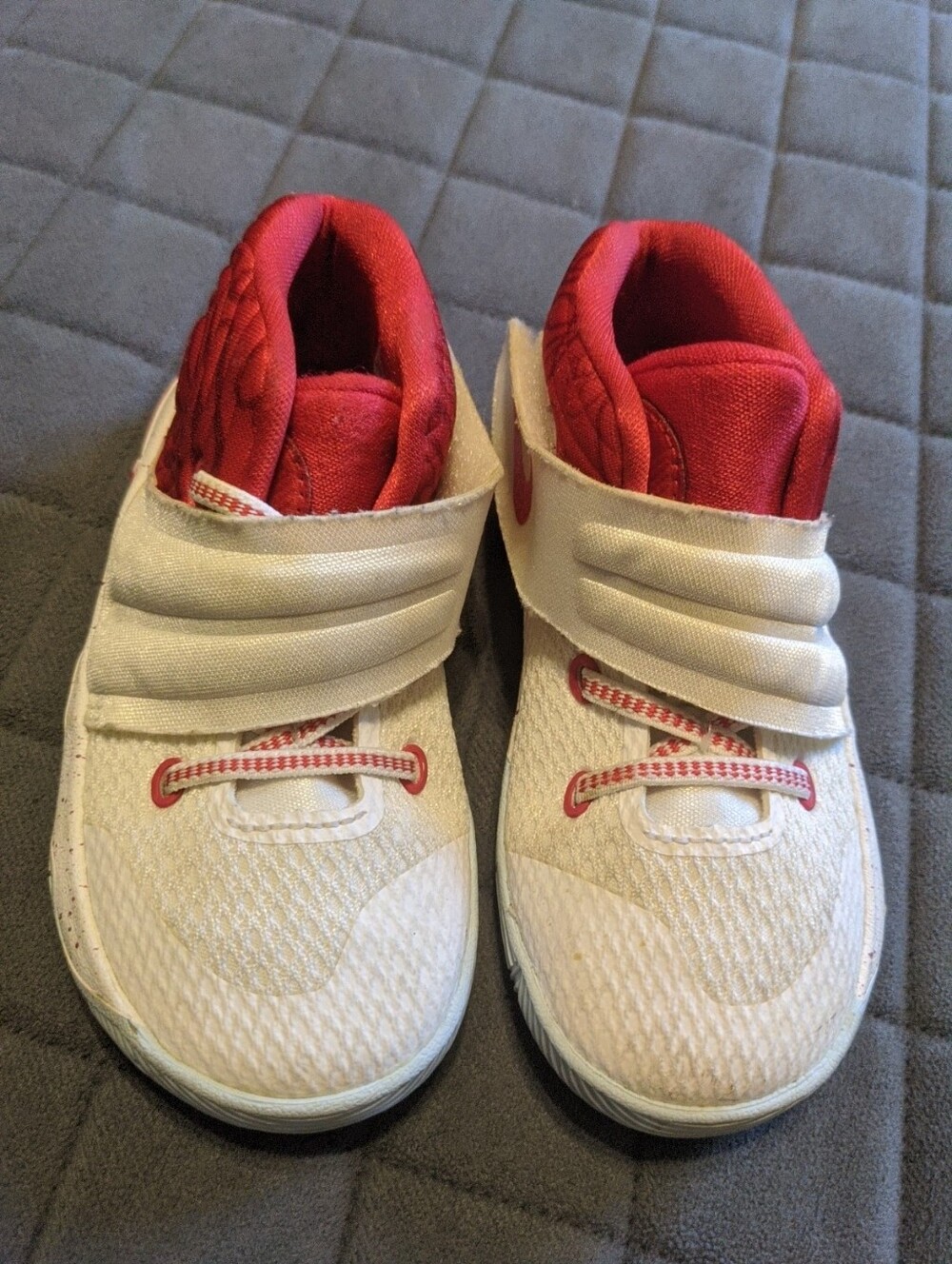 Nike Air Kyrie 2 II GS Touch Factor Boy Youth Size 9C Red & White Sneakers